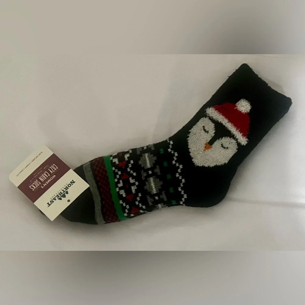 NEW Northeast Outfitters Cozy Cabin Aloe Infused Black Penguin Ankle Socks